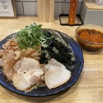 つけ麺本舗 辛部 - のりかつおつけ麺大(1.5玉)￥1,050トッピングキャベツ￥130辛さ30