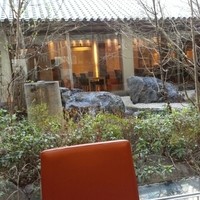 ダイニング 流 - 庭が見える席に案内してもらいました