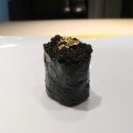 恵比寿 鮨 栞庵 やましろ - キャビア軍艦(金箔乗せ)