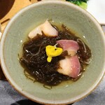 恵比寿 鮨 栞庵 やましろ - 沖縄もずくとたこの吸盤