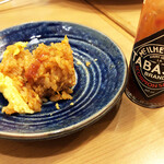 紅葉亭 - オムライスの味変にまさかの10倍辛タバスコ。いままでやったことはなかったけれど、これが意外に美味しいー