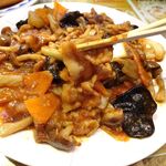 魯香酒樓 - 豚肉のバーベキューソース900円（ランチは、炒飯、麻婆豆腐ほか、食べ放題）