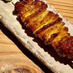 とり茶太郎 - 比内地鶏の皮も徹底的に近火の強火で焼き上げてます