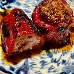 とり茶太郎 - 赤ピーマン肉詰は火傷しそうに熱いけどそれが旨いんです