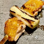 とり茶太郎 - 葱を挟んで比内地鶏と黄金軍鶏のねぎま