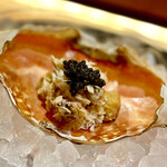 一心鮨 光洋 - ❶渡蟹、自家製キャビア　〜7月から旬を迎える渡蟹の雄。自家製キャビアをのせて。