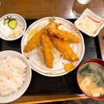 巣鴨ときわ食堂 - 【2022年07月】わかさぎフライ定食1,030円、提供時。自家製タルタルがデフォルトで付いてます。