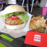 Smile burger - 大きさ分かるかな?名刺と並べてみました。