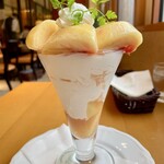 京橋千疋屋 フルーツパーラー - 桃のパフェ