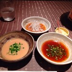 瀬里奈 - しゃぶしゃぶのタレ３点です。ぼくはいつもこれらのタレに、おろしにんにくを入れます。