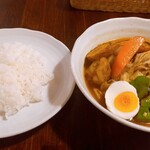 スープカレー マルナ - チキンスープカレーご飯中