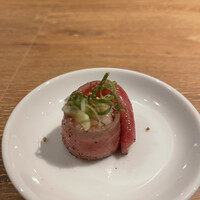 焼肉一七三 向山 - 一口サイズの炙り肉寿司 