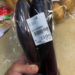 わいわい市 - こんな大きい長茄子が3本で110円！　オクラもB級が50円だったよ！！