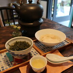 RENGETSU-TEI - 蘭奇烏龍碗茶（980円＋税）と、花生豆花（580円＋税）。