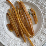 芋屋金次郎 - 最長20cmの芋けんぴ1本だけ撮影した方が長さが伝わったかな(^_^;)