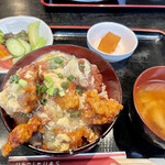 若竹 - 唐揚げタワー卵かけ丼