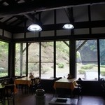 大滝の茶屋 - 滝を見れる店内