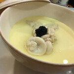 和食と鮨のに条 - わたしにはたちの茶碗蒸し。真ん中はキャビアちゃん❣️