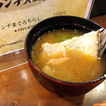 いなせ寿司 - ランチにぎりに付いてくる味噌汁(この日はあら汁)