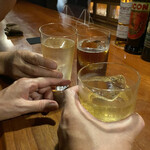 バー ウダ - 友人たちはピコンソーダ、デュワーズサワー