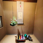未在 - ◎店内の床の間。生花は毎日、石原さんが生けている。