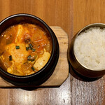韓国料理 水刺齋 - スンドゥブチゲ ¥1,040 ＋ ライスセット ¥300