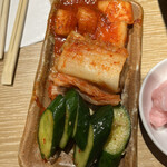 万両 - キムチ盛り合わせ