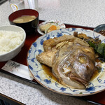 みどり食堂 - 鯛のあら煮定食