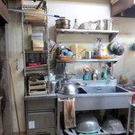 ムッシュ シゲ - 左にオーブン、目の前にテーブル。