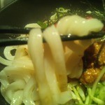 うどん居酒屋 澄 - 湯気の立つ極太のうどん