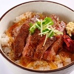 白肉屋 - 大人気のステーキ丼！なんと400円！やみつきになる美味しさ！