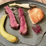 OSTERIA SELVAGGINA - カチョカヴァッロと放牧短角牛のトモサンカクの薪火焼き