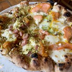 Pizzeria Parentesi - 有機南瓜とハム・リコッタのピスタチオがけ／スモークサーモンと長ネギの塩味