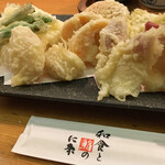 和食と鮨のに条 - 北寄貝、ホタテなど海産物の天麩羅盛り合わせ！