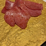 焼肉 牛印 - 上ヒレ、本日の厳選赤身（トモサンカク）
      