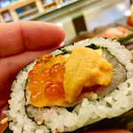和食と鮨のに条 - 上にはウニが乗ってます❣️