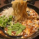 超級広東麺 - 麺リフトアップ