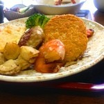 品治食堂 - 料理写真:定食450円！安い！そしておふくろの味で優しい気持ちになれます！