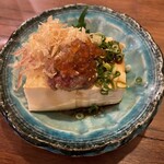 鮭バル - 広島サーモンの酒盗と冷奴￥480