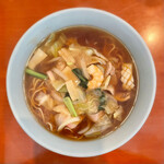 華洲楼 - 青磁の反丼に醤油ベースのスープが囲む “バンメン” の “あたま” 