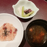 日本料理 みゆき - 赤飯、味噌汁、漬物