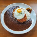 カレー オハナ - カツカレー（目玉焼きトッピング）カツと目玉焼きのサイズ感がGOODです