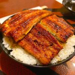 うなぎ 桜家 - 鰻丼　2尾「棚二段入れ」　¥8,000
      ご飯の下に、まだ鰻が半尾隠れてます。