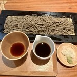 蕎麦切り 旗幟 - 田舎蕎麦820円、辛汁はこの程度で十分