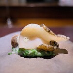 アカ - 炙った香りをまとって、つぶ貝のたまらない旨さ！