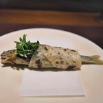 アカ - 鮎のクレープ巻き。