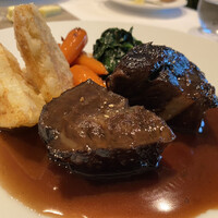 レグリエ - 黒毛和牛頰肉の赤ワイン煮込み