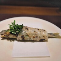 アカ - 鮎のクレープ巻き。