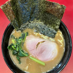 ラーメン 杉田家 - ラーメン並　750円