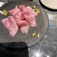 米沢牛上杉 銀座本店 - 牛刺し　とろけました。